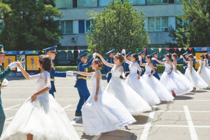 În Institutul de Inginerie Militară de Radio și Electronică, au fost eliberați tineri ofițeri