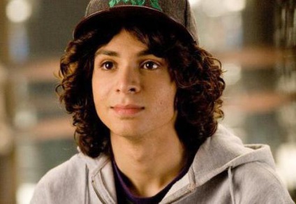 Adam sevani este o tânără vedetă de la Hollywood