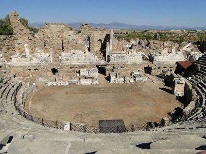 Teatru de teatru antic, descriere curcan, fotografie, unde este pe hartă, cum se obține