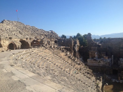 Teatru de teatru antic, descriere curcan, fotografie, unde este pe hartă, cum se obține