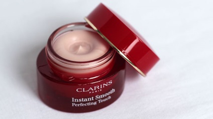 База для особи instant smooth perfecting touch від clarins - cherry mess, cherry mess