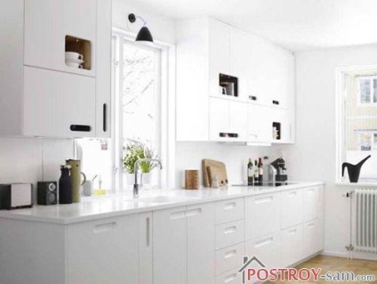 Culoarea albă în interiorul bucătăriei, dormitorul, camera de zi
