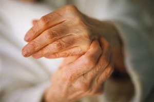 Îmbinările degetelor mâinii provoacă cauzele și leacul, lupta prin căi populare