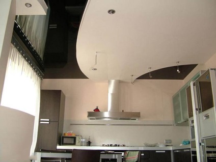 Plafonul stretch alb-negru în bucătărie
