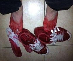 Ce să faci, ca pantofii să nu-și picteze picioarele