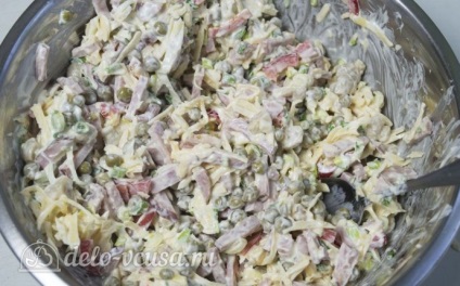 Dán saláta recept fotóval - lépésről lépésre, főtt saláta gombával és borsóval