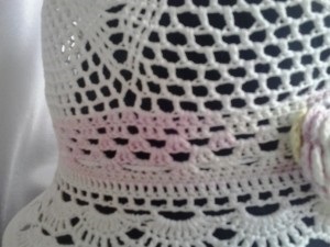 Pălărie tricotată pentru copii - rozetă, hobby de tricotat