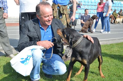 Dragičynski tavasz, a vadászkutyák regionális kiállítása a városi stadionban volt