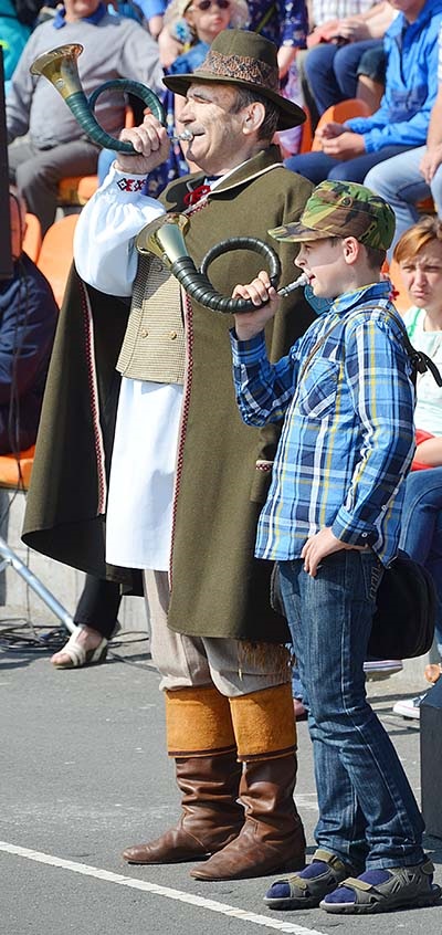 Dragičynski tavasz, a vadászkutyák regionális kiállítása a városi stadionban volt