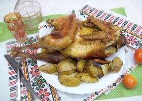 Carne de pui cu cartofi umplute în mâncare pas cu pas