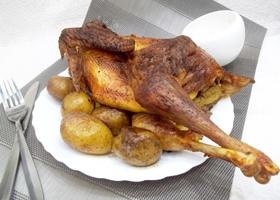 Carne de pui cu cartofi umplute în mâncare pas cu pas