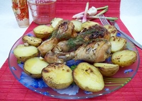 Carne de pui cu cartofi umplute în bucătărie pas cu pas