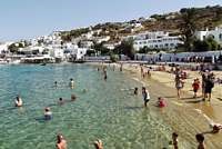 Insula grecească din Mykonos și pelicanul evaziv roz