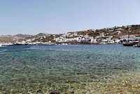 Insula grecească din Mykonos și pelicanul evaziv roz