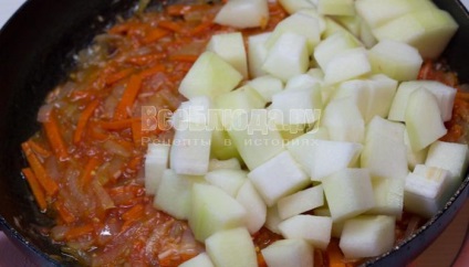 Zucchini paradicsommártásban serpenyőben sült serpenyőben - recept egy fotóval, minden étel