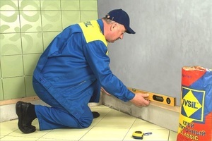 Cum și cum să nivelați pereții în baie sub plăcile tipurilor de materiale și proprietățile lor, modalități de nivelare
