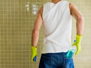 Hogyan tisztítsuk meg a varratokat a fürdőszobában lévő csempék között