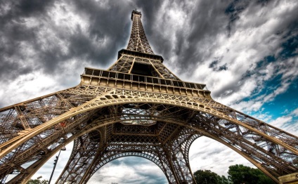Care este înălțimea Turnului Eiffel?