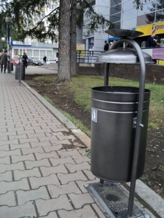 Cum se instalează un gunoi de gunoi stradal