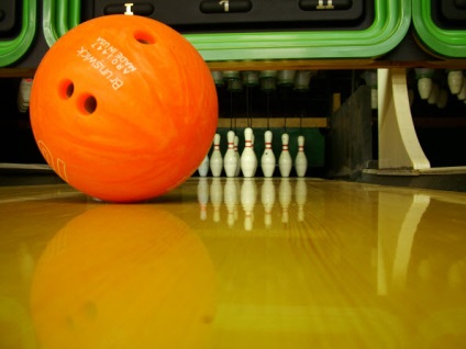 Hogyan válasszunk egy bowling labdát - a golyók súlya a bowlingban - más