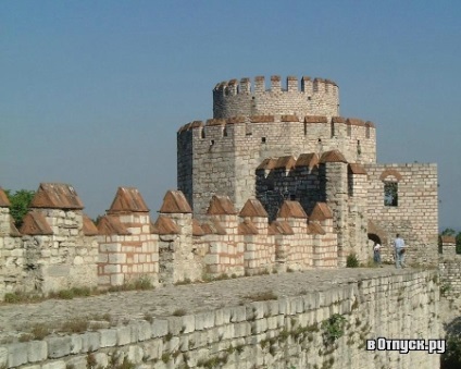 Cetatea si zidul orasului (castelul yedikule si zidurile orasului) descriere si fotografii