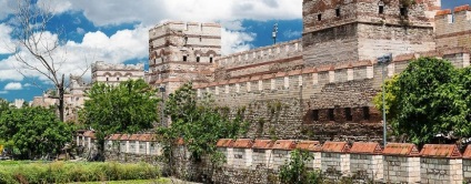 Cetatile zidurilor din Constantinopol (peretii Feodosia) din Istanbul, Turcia