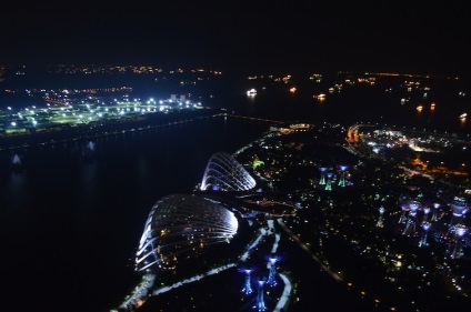 Marina bay nisip noaptea Singapore, vezi lumea