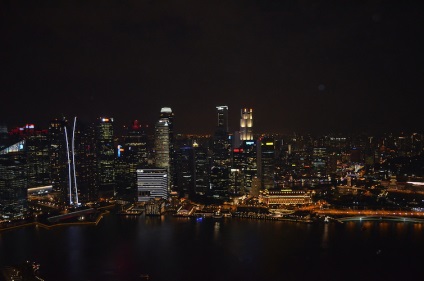 Marina bay sands нічний сингапур, дивимося світ