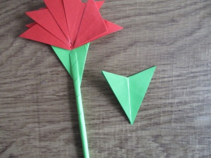 Mesterkurzus a szegfű előállításához Origami módszerrel