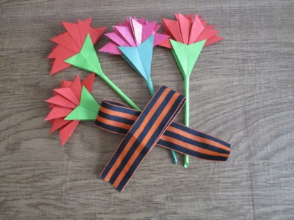 Mesterkurzus a szegfű előállításához Origami módszerrel