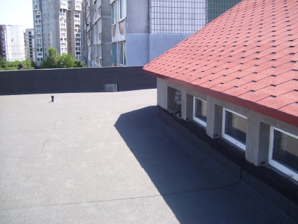 Înălțimea minimă a parapetului de pe acoperișul plat pe construcția de săpat a parapetului de pe acoperiș