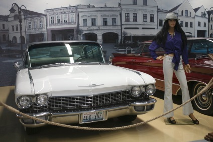Muzeul mașinilor retro în apropierea inelului - un muzeu liber de sovietici și americani clasici