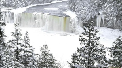 Niagara Falls îngheață - frumusețea care bewitches