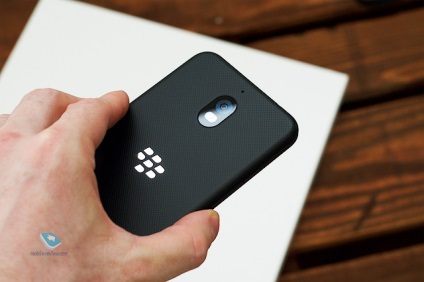 Prezentare generală a telefonului smartphone blackberry aurora (bbc100-1)