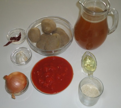Supă de roșii condimentată cu ceapă și orez sau supă kharcho