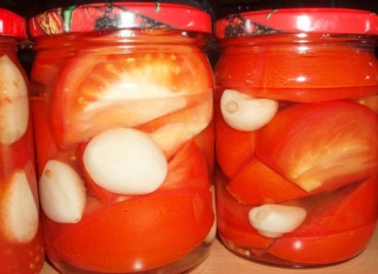Tomate felii cu usturoi pentru rețete de iarnă