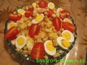 Rețetă salată de Caesar cu pui, rapidă și gustoasă