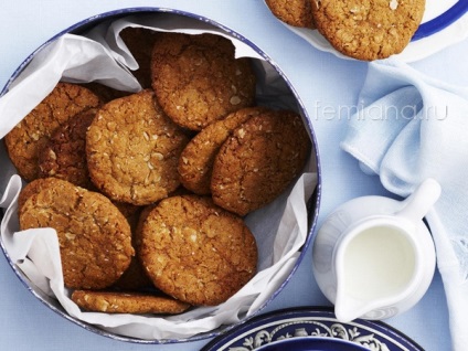 Recept dakuaz-torta a diófélék és a diófélék meringájával, femiana