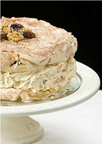 Rețetă pentru tort dakuaz de la meringue cu nuci și date, femiana
