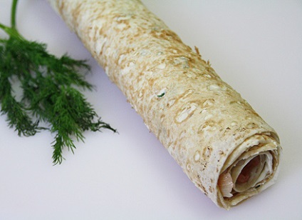 Lavash roll cu somon și brânză topită - rețetă cu fotografie