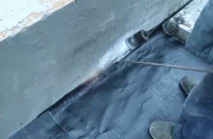 Roll roofing típusú bevonatok, halmozási technológia, eszköz, telepítési utasítások, videó és fényképek