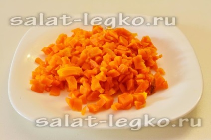 Saláta burgonyával, kolbásszal és uborka recepttel egy fotóval