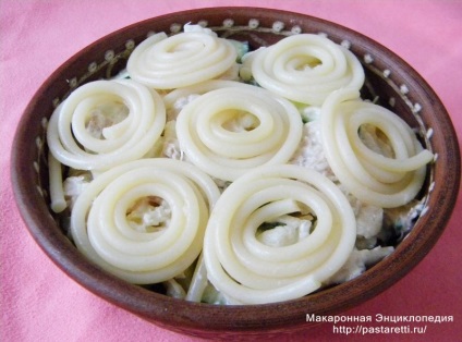 Salată decorată cu spaghete, enciclopedie de macaroane