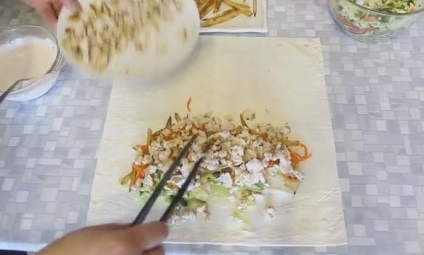 Shaurma csirkével, klasszikus egyszerű recept (egyszerű) Shaurma csirkével, klasszikus egyszerű recepttel