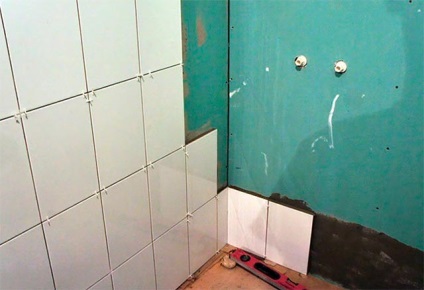 Tencuiala pentru baie este rezistentă la umiditate pe bază de ciment, gips impermeabil, decât