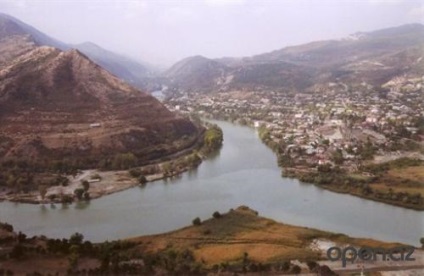 Îmbinarea râurilor aragvi și găini în mtskheta, Georgia - deschideți-vă Azerbaidjan!
