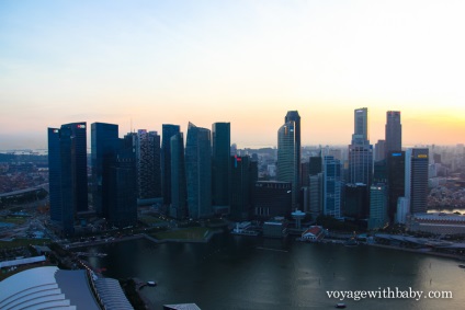 Punctul de vedere al hotelului nisipurile marina bay - skypark din Singapore la apus - voyagewithbaby -