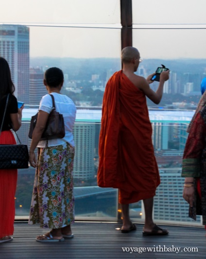 A kilátás a szálloda marina bay sands - skypark Szingapúrban a naplementében - voyagewithbaby -