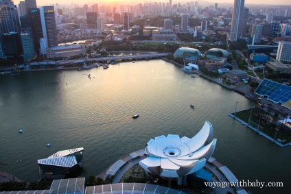 Punctul de vedere al hotelului nisipurile marina bay - skypark din Singapore la apus - voyagewithbaby -