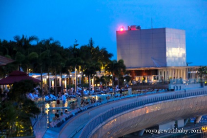 Punctul de vedere al hotelului nisipurile marina bay - skypark din Singapore la apus - voyagewithbaby -